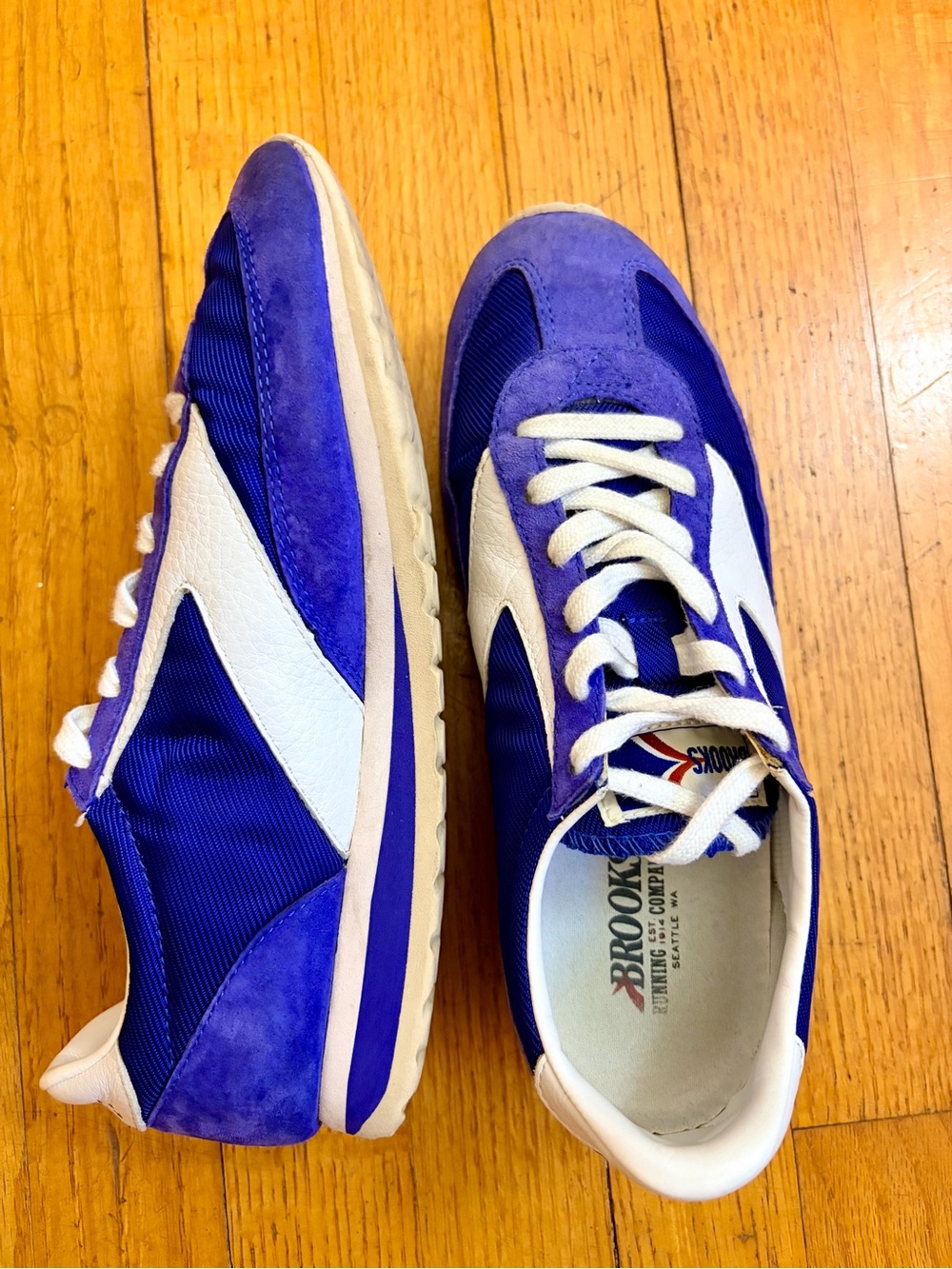 Brooks Vanguard Women’s 7.5 Blue White Suede Retro Sneakers